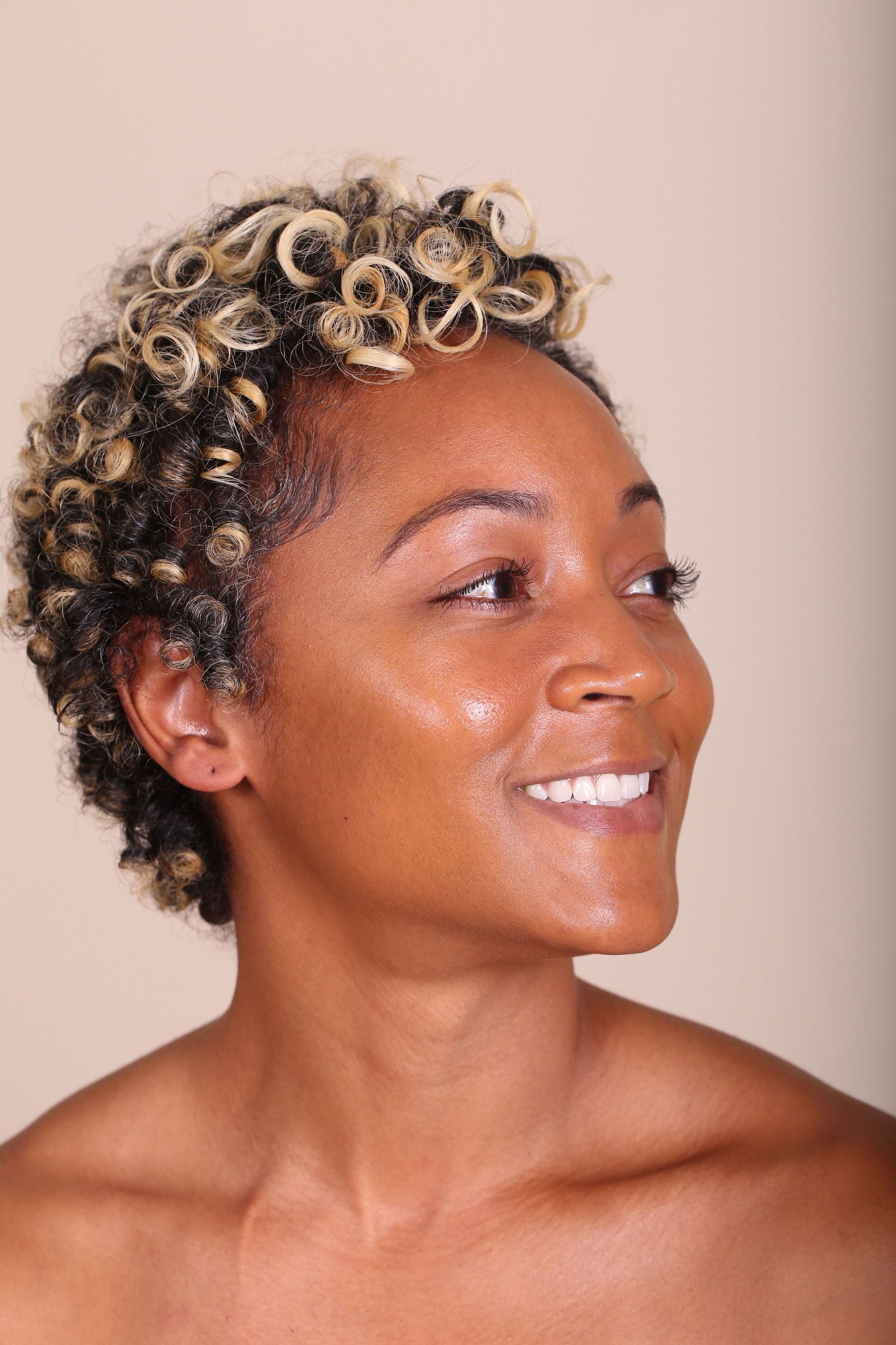 True Intentions Hydrating Foundation